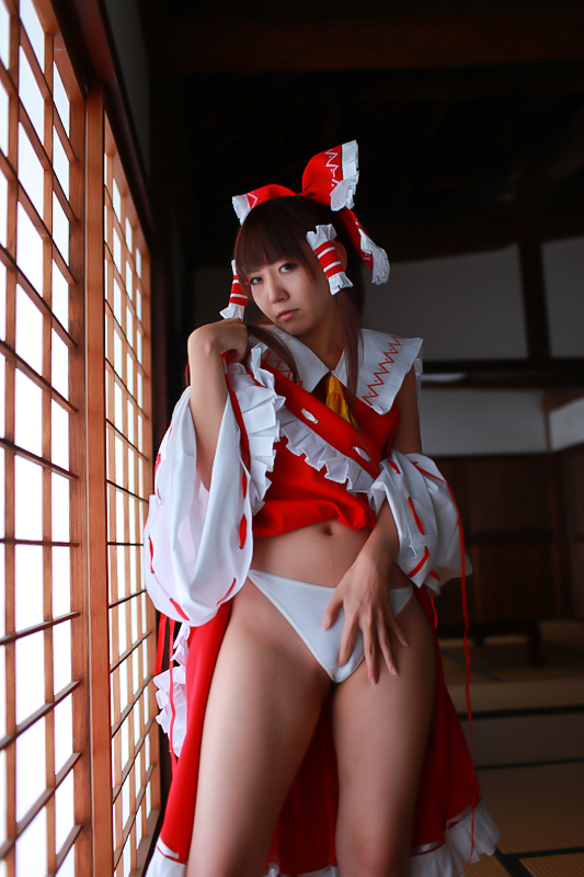 [Cosplay] Reimu Hakurei with dildo and toys - Touhou Project Cosplay